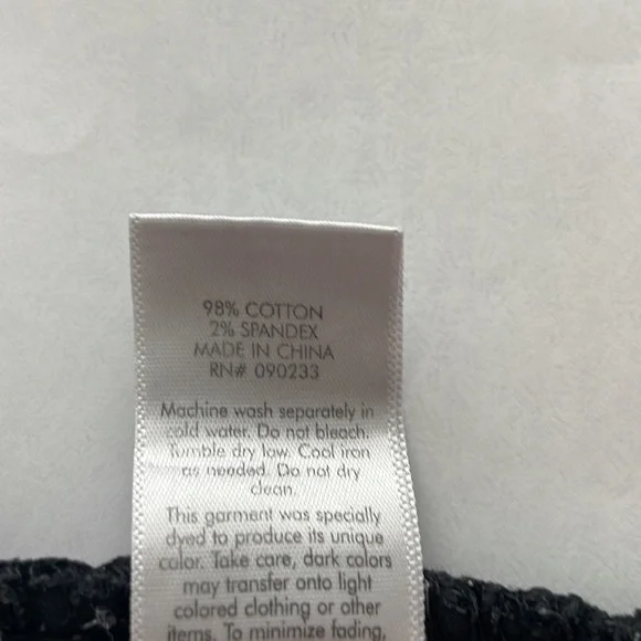 Bullhead Women’s Black Denim Cuffed Low Rise Shorts - Size 9 - Picture 6 of 7